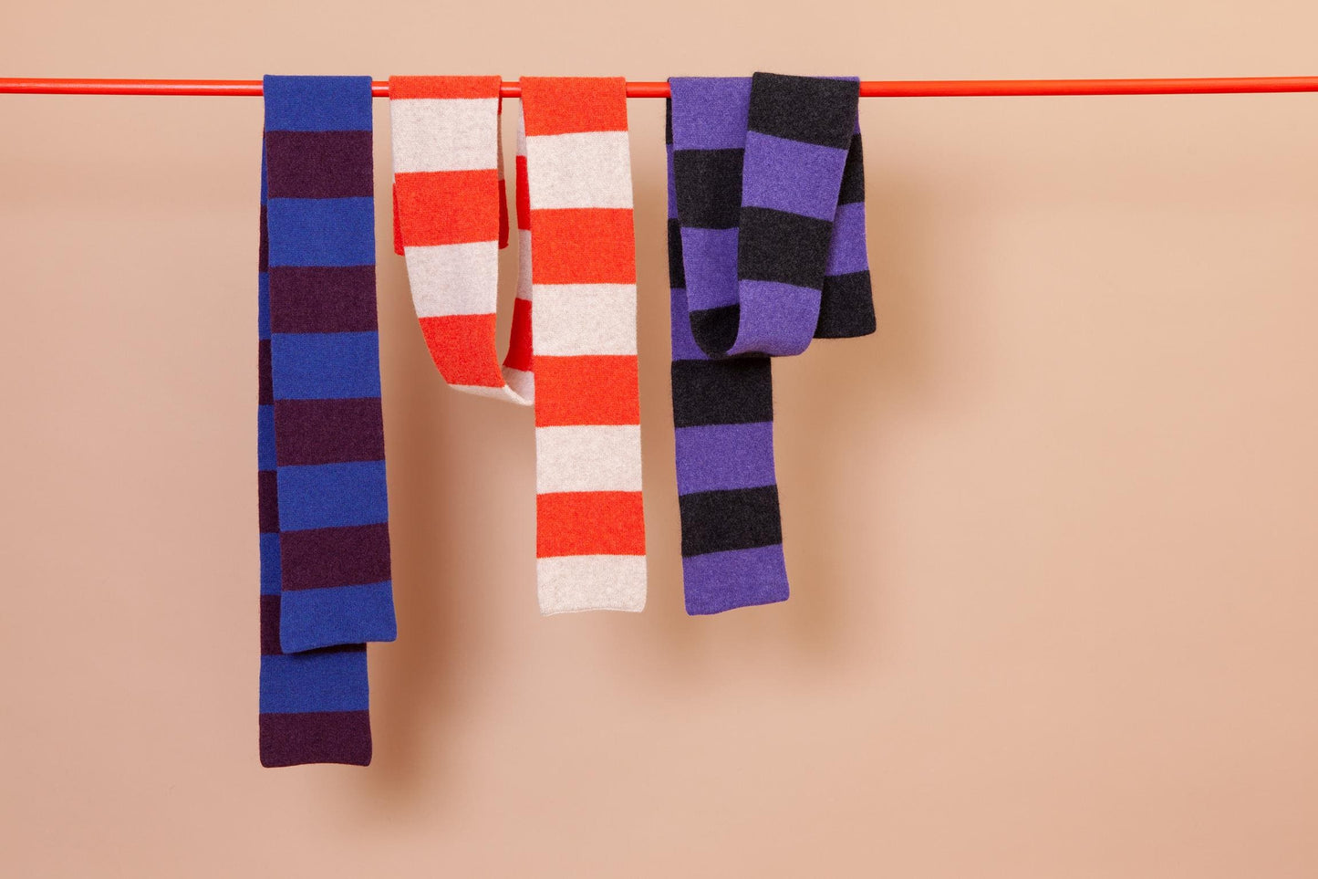 Tweekleurig gestreepte sjaal van lamswol