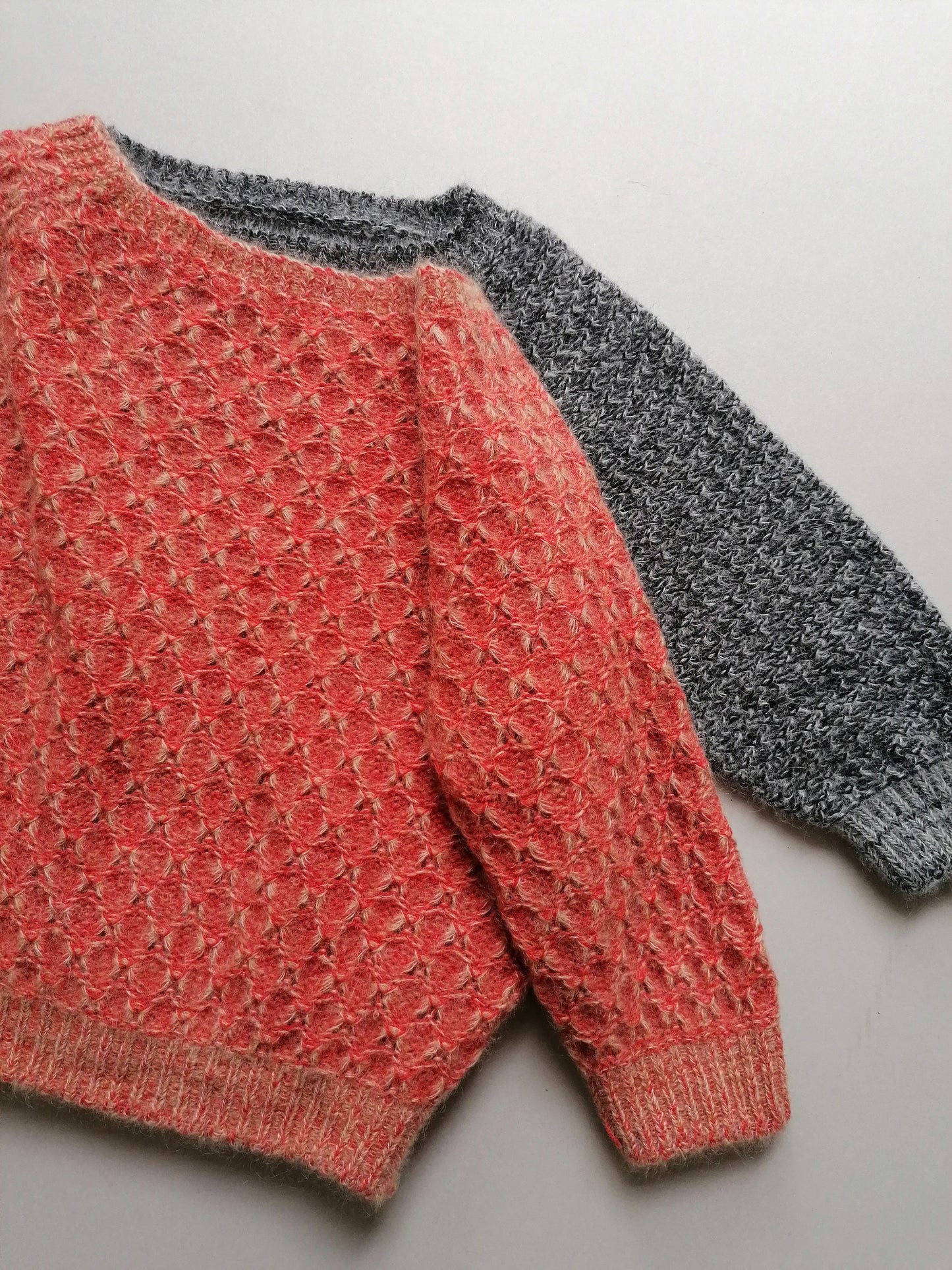 oversized Pullover gestrickt aus Mohair und Lammwolle, mit einer 3/4 Armlänge und weitem Ausschnitt