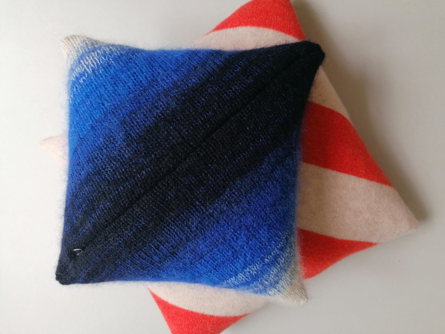 Cushion Cover with Diagonal Colour Gradient